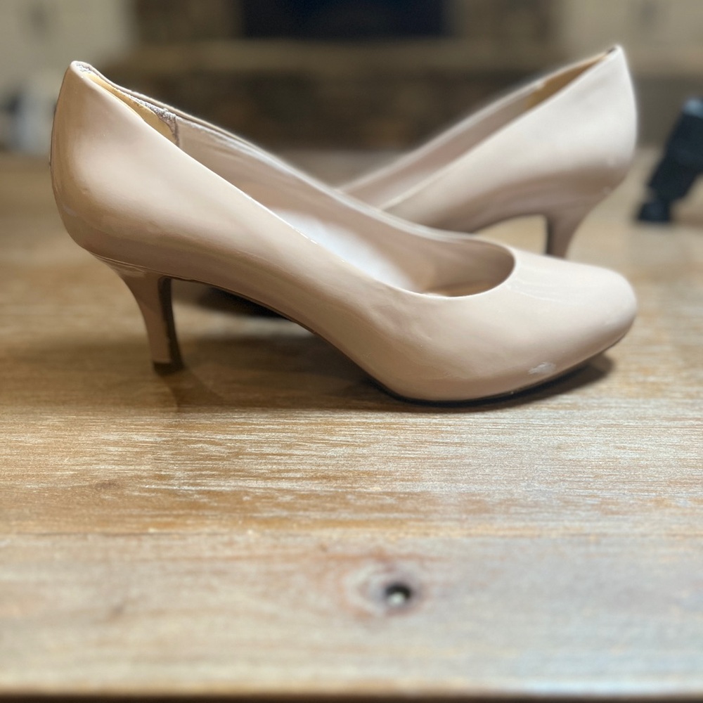 Rockport patent leather Cream Heel platform pumps